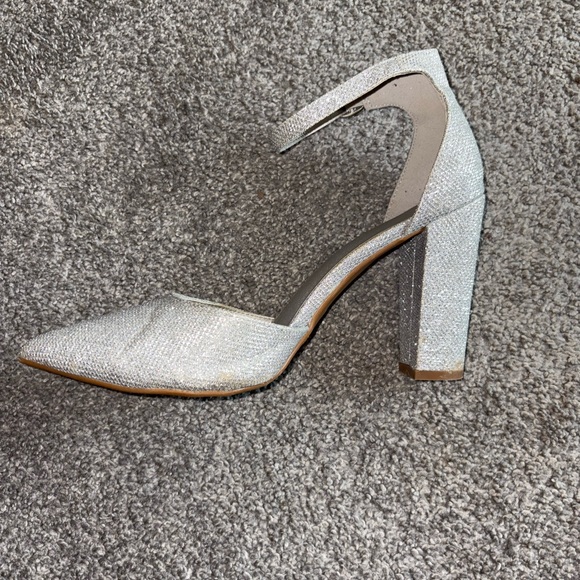 Sparkling Silver Pointed Toe Heels - Picture 3 of 4